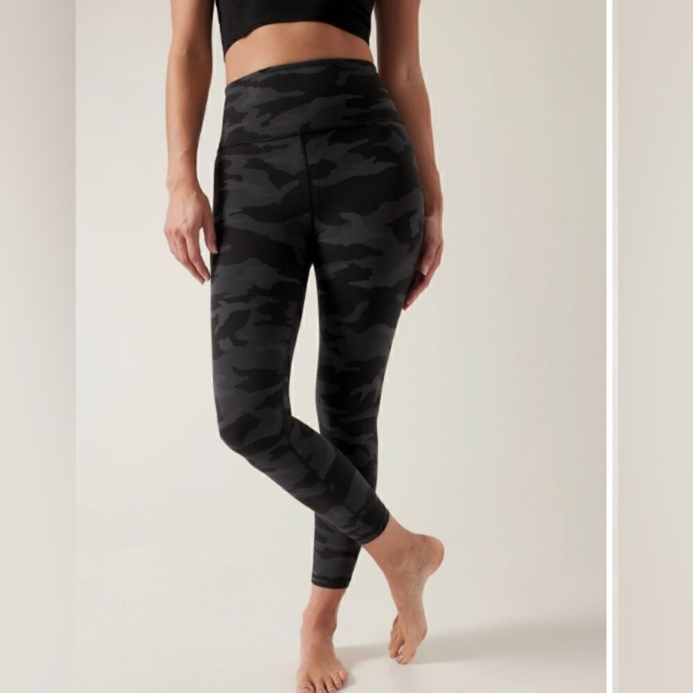 Athleta elation camo 7/8 tights small 405480